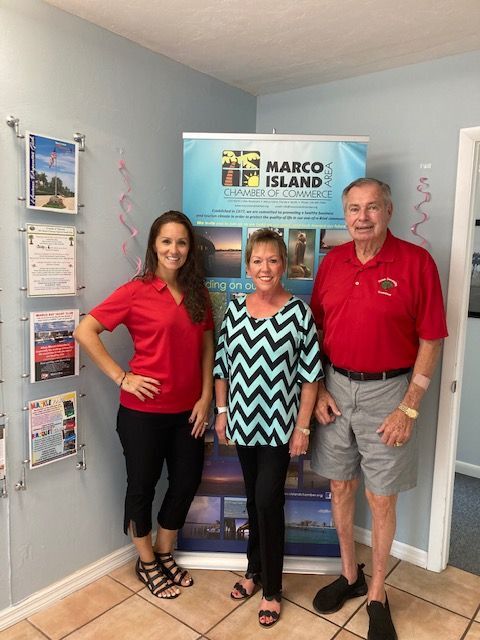 Announcing 1. Dave Rice - Committee Chairman with (from left) Kristina Lambros-Creach - Business Contest Coordinator and Donna Niemczyk - Chamber of Commerce..jpg
